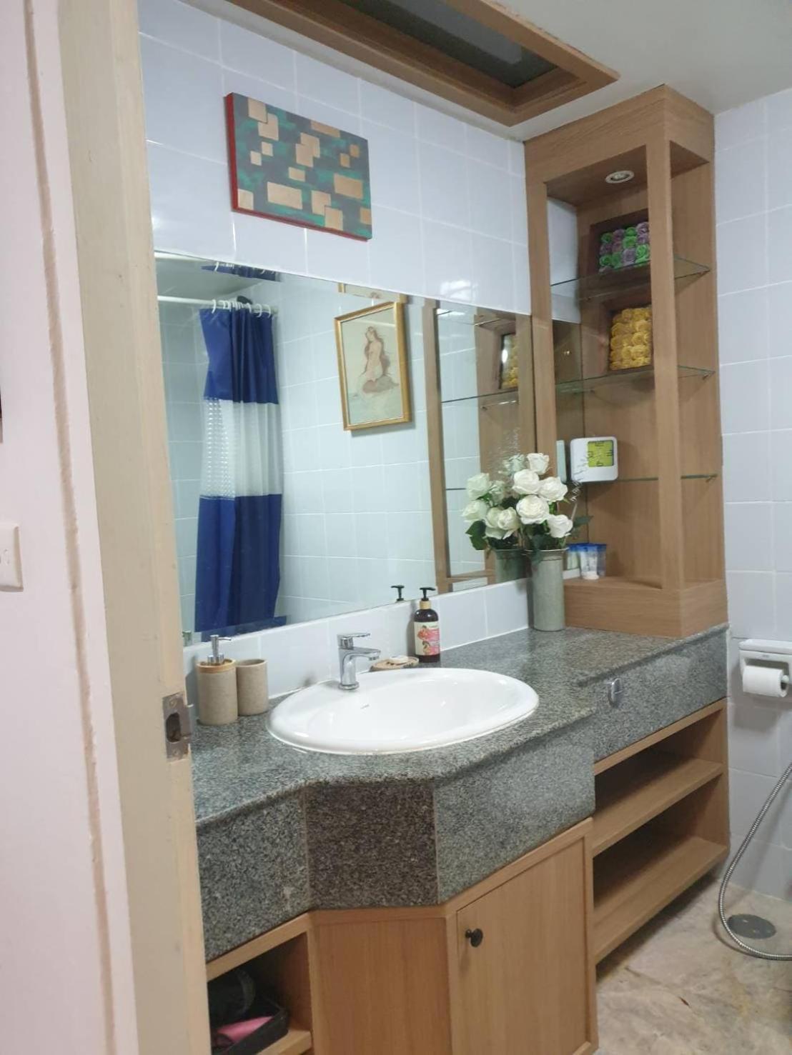 Apartment Spacious In Palm Pavilion Near Airport