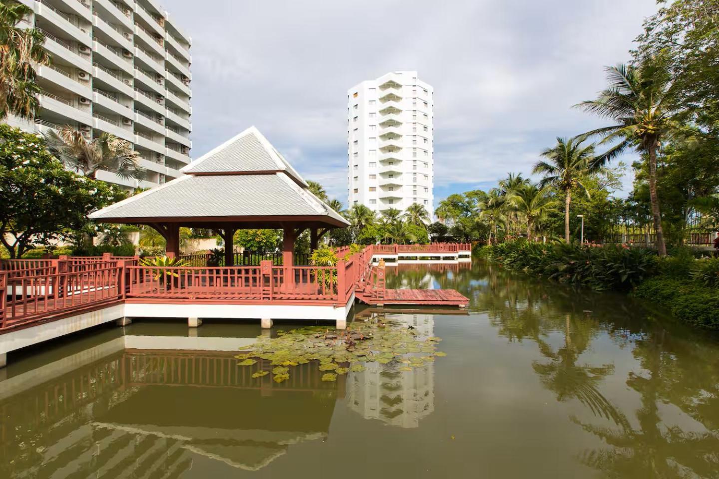Apartment Spacious In Palm Pavilion Near Airport Hua Hin